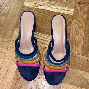 Colorful straps block heals